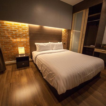 Feel Nimman Boutique Hotel Чиангмай Екстериор снимка