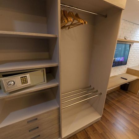 Feel Nimman Boutique Hotel Чиангмай Екстериор снимка