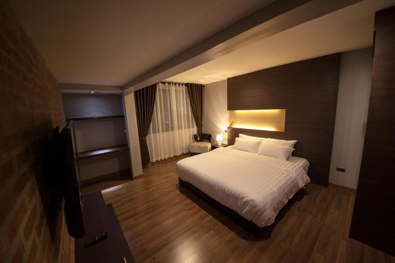 Feel Nimman Boutique Hotel Чиангмай Екстериор снимка